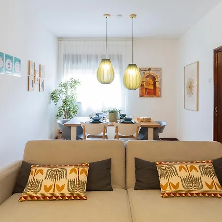 Bright Next Metro Appartement