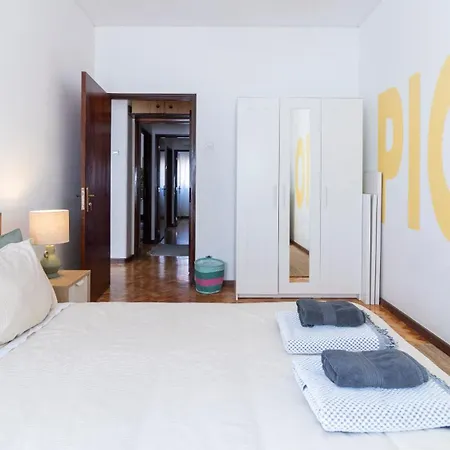 Bright Next Metro Appartement *