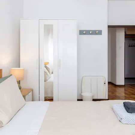 Bright Next Metro Appartement *