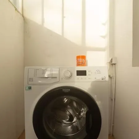 Bright Next Metro Apartment Porto