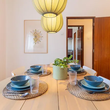 Bright Next Metro Apartment *