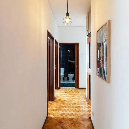 Bright Next Metro Apartment Porto