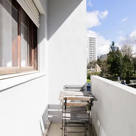 Apartment Bright Next Metro