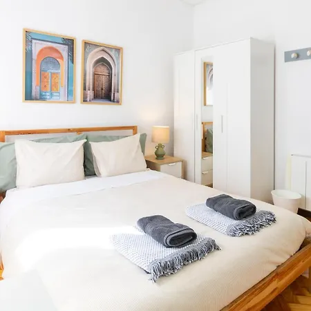 Apartment Bright Next Metro Porto